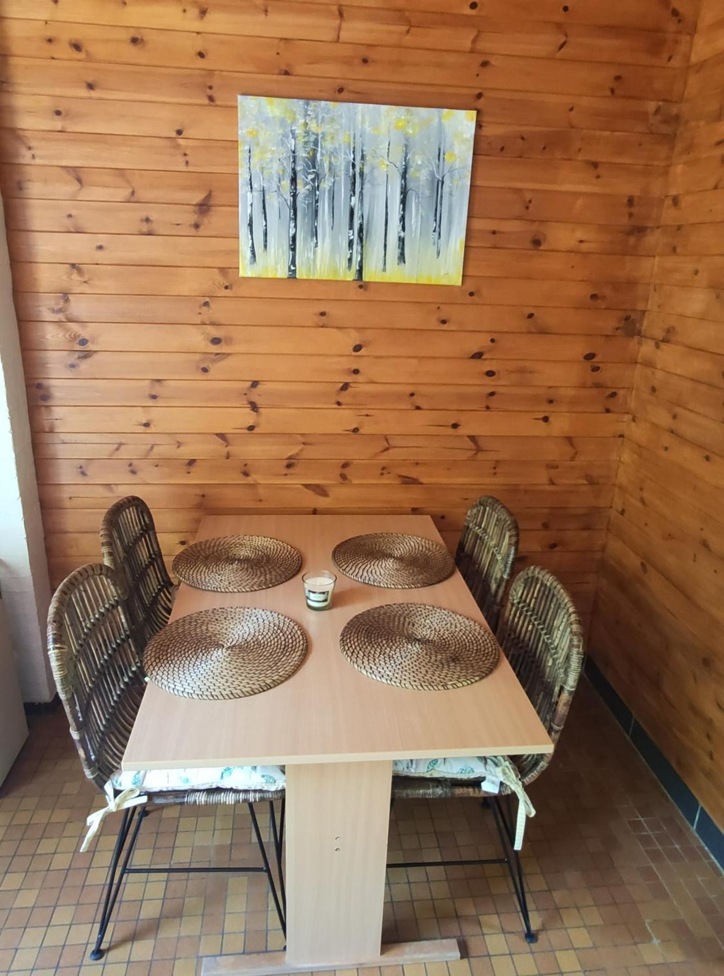 Au Bois Charmant Waulsort Bagian luar foto