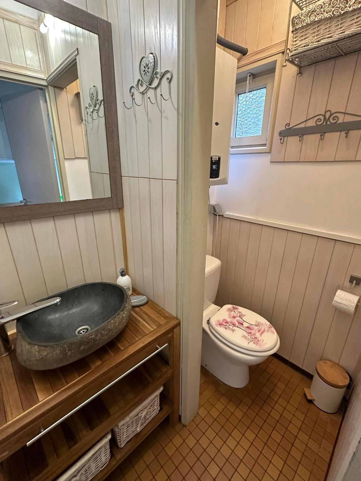 Au Bois Charmant Waulsort Bagian luar foto