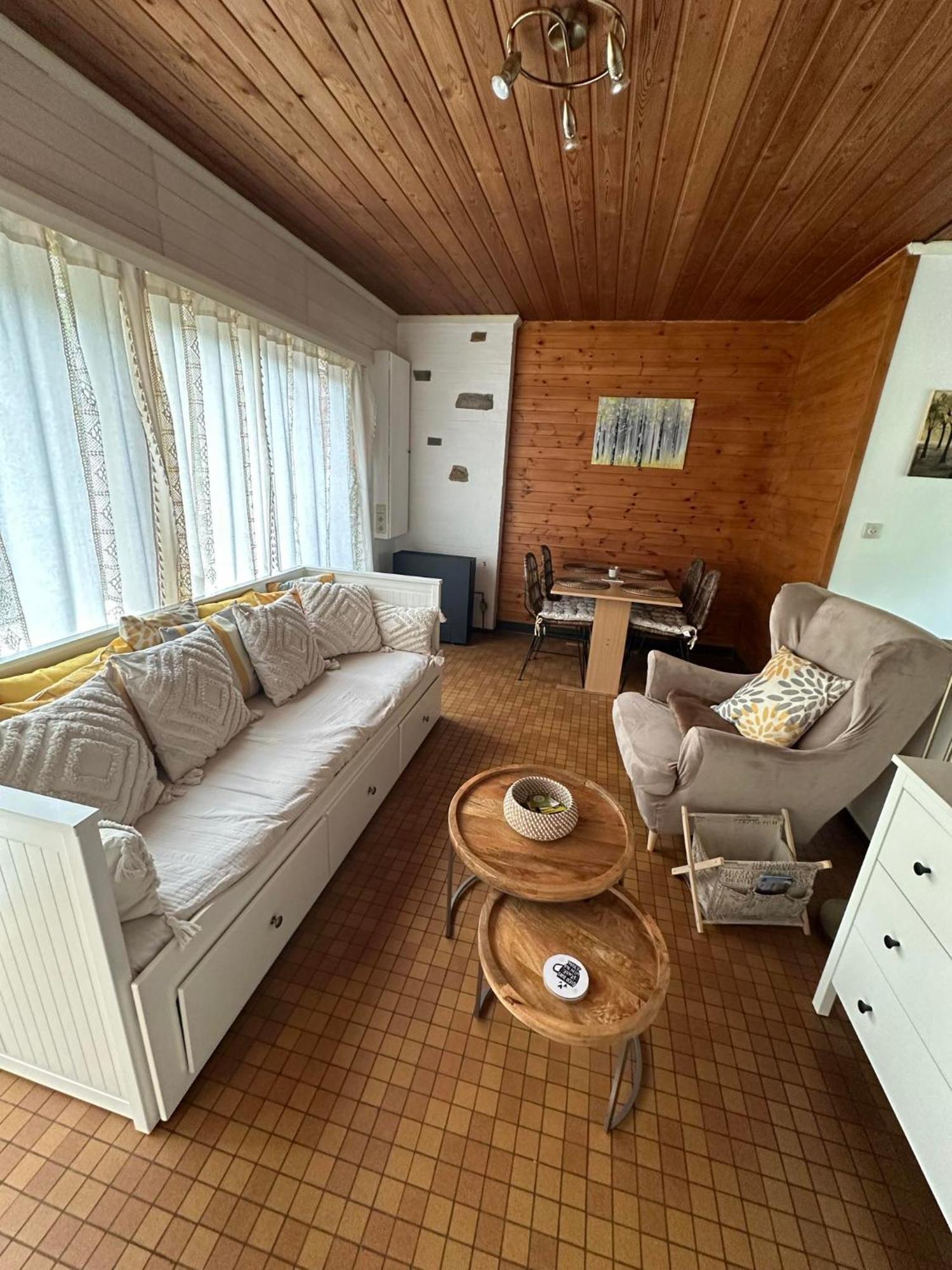 Au Bois Charmant Waulsort Bagian luar foto