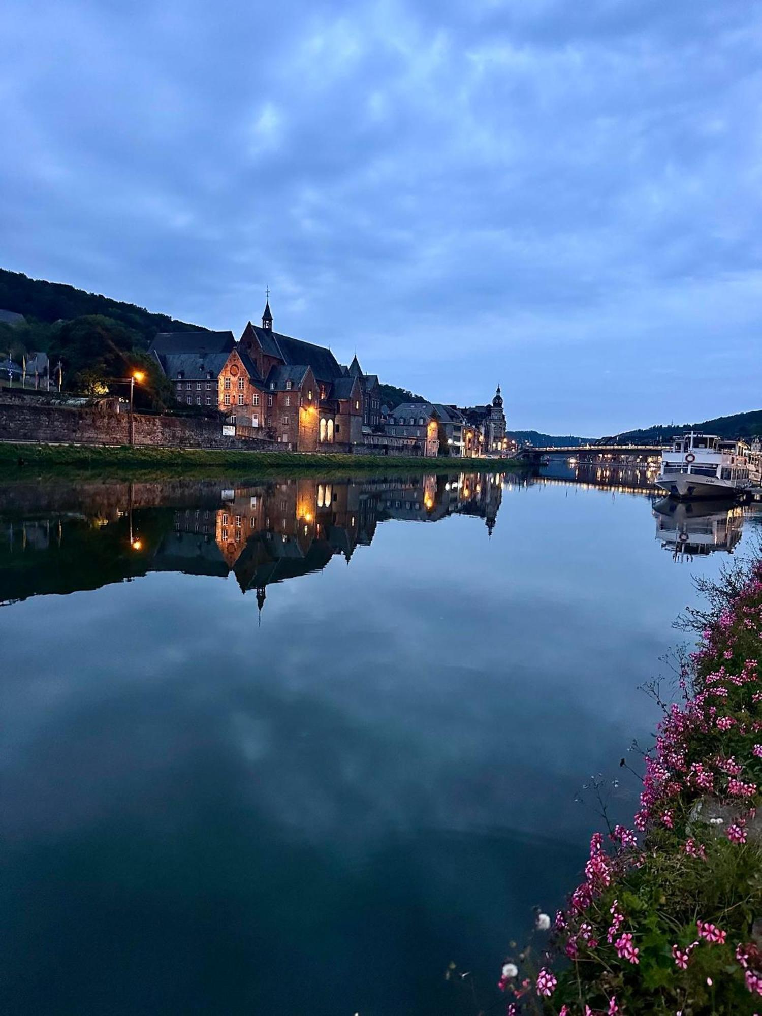 Au Bois Charmant Waulsort Bagian luar foto