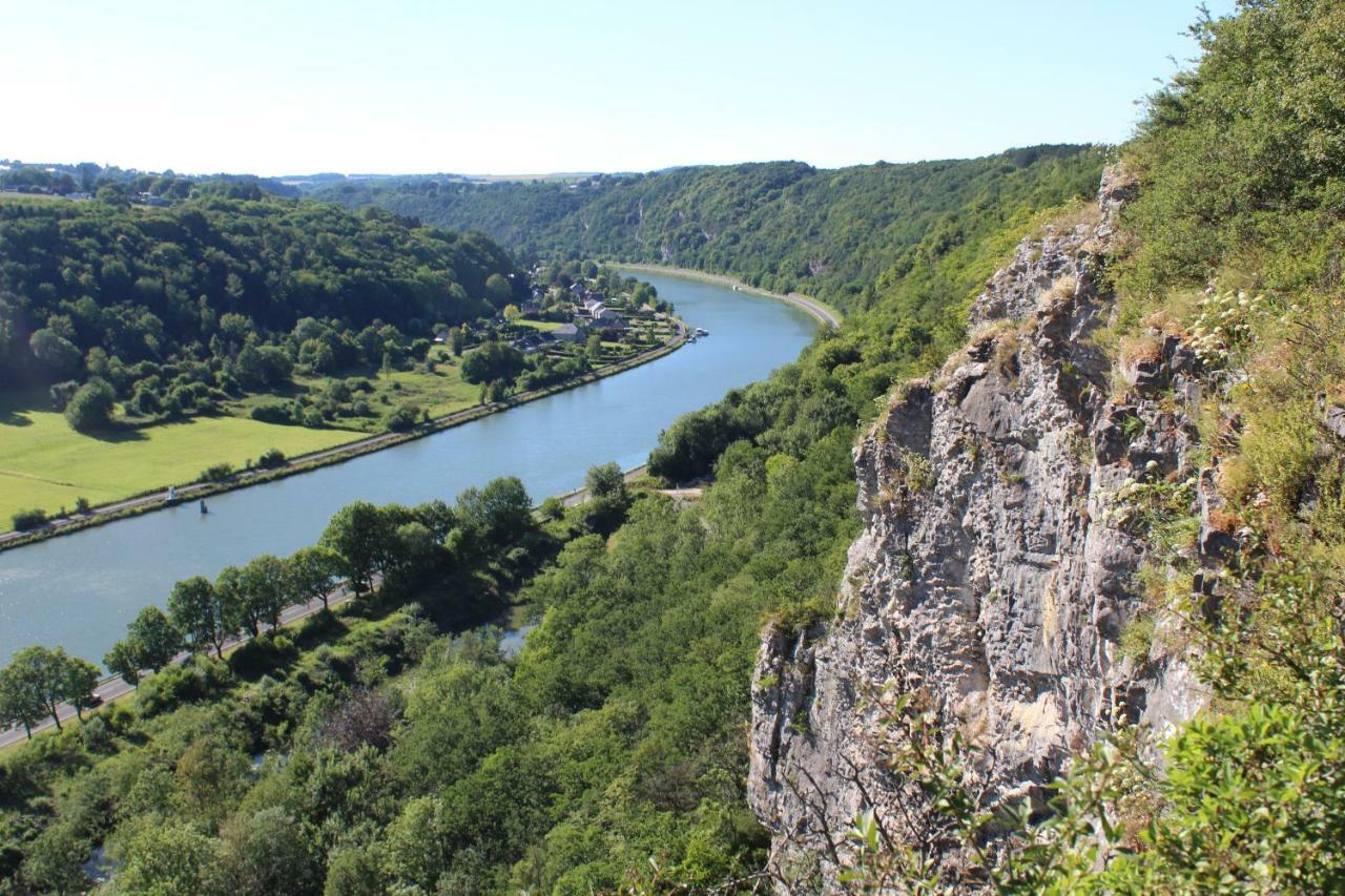Au Bois Charmant Waulsort Bagian luar foto
